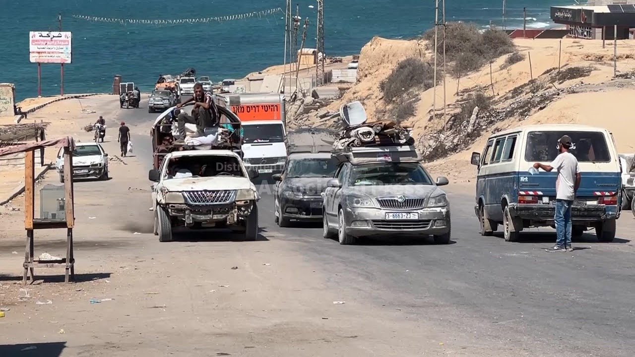 Hundreds of people evacuate from Gaza City