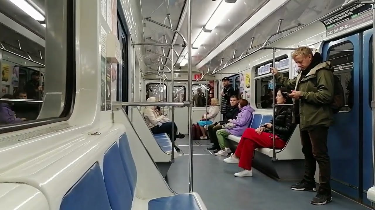 Поездка в Екатеринбургском метро. От станции Уральская до Чкаловской.