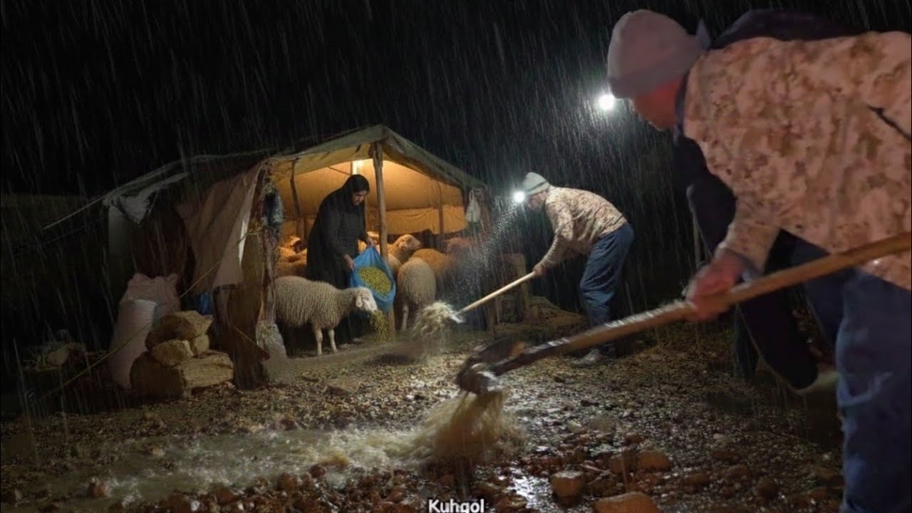 🌃🌧Battle with the Winter Rain: Nomadic Life on a Rainy Night Under a Heavy Mountain Downpour🌧⛺️🐑🌄
