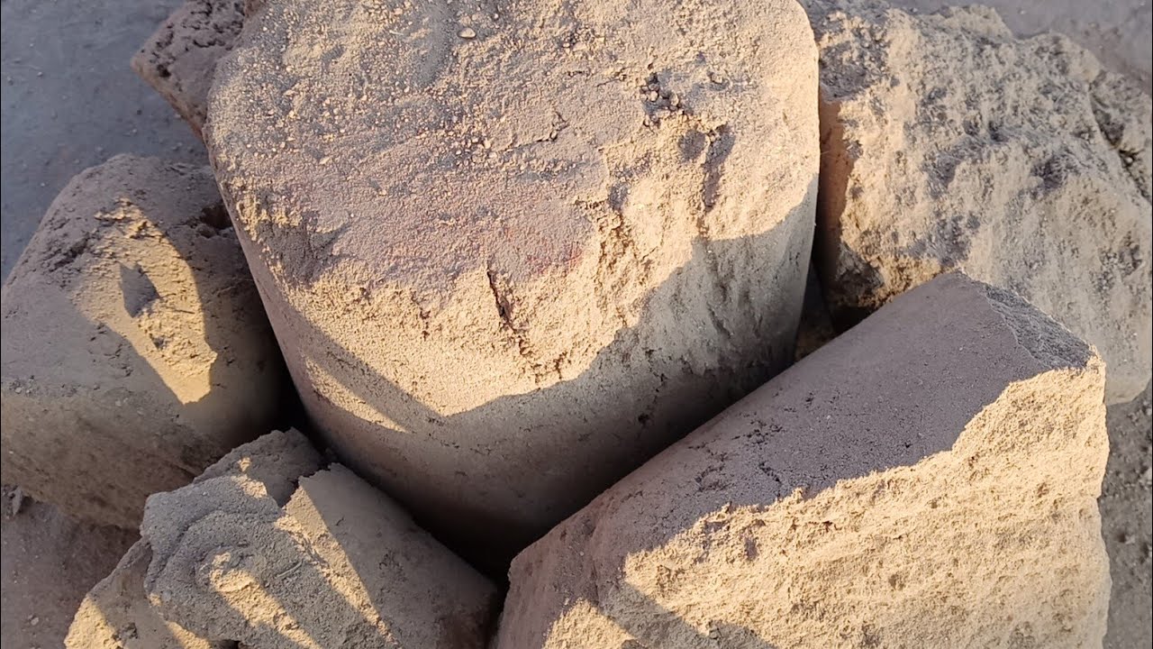 ASMR: Crispy Sand Mud Dry Paste Pouring Crumbling on Floor#relaxingsounds #asmr #crushing
