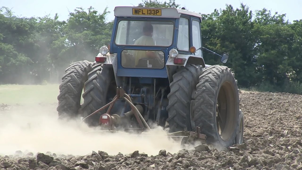 FORD 5600 AND LELY ROTERRA