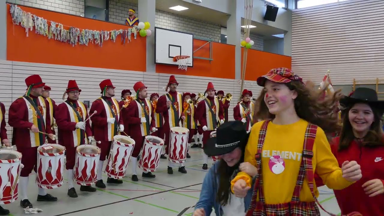 FZ der Narrenzunft Gole bei der Schülerbefreiung 2024 in der Riedlinger Realschule