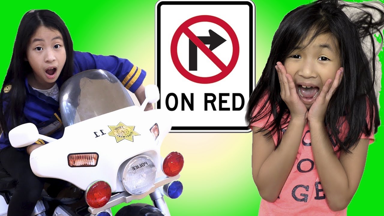 Pretend Play Police Use LIE DETECTOR TEST on NO TURN ON RED DRIVER