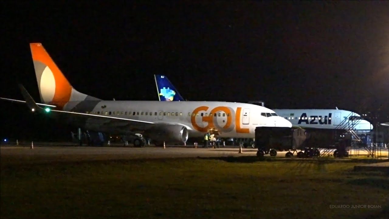 GOL e Azul no Aeroporto de Sinop de madrugada - Boeing 737-700 (PR-GEU) e Airbus A320neo (PR-YRJ)