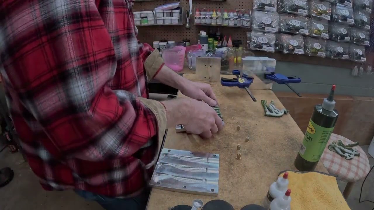 Изготовление мягких пластиковых приманок - формы для рыболовных приманок AI Hammer Swim Bait Mold...