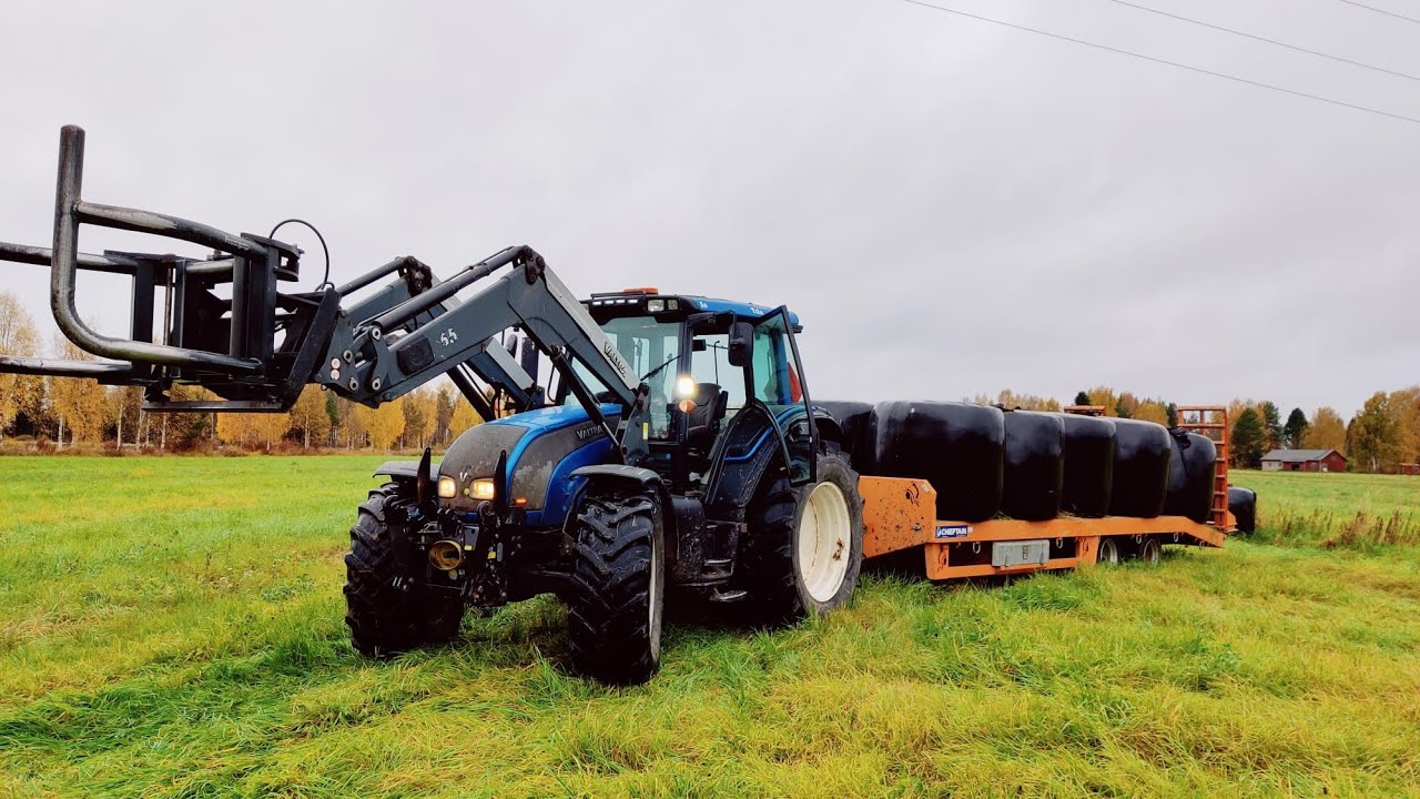 Paalikuorman teko  Valtra N 141 / Chieftain lavetti