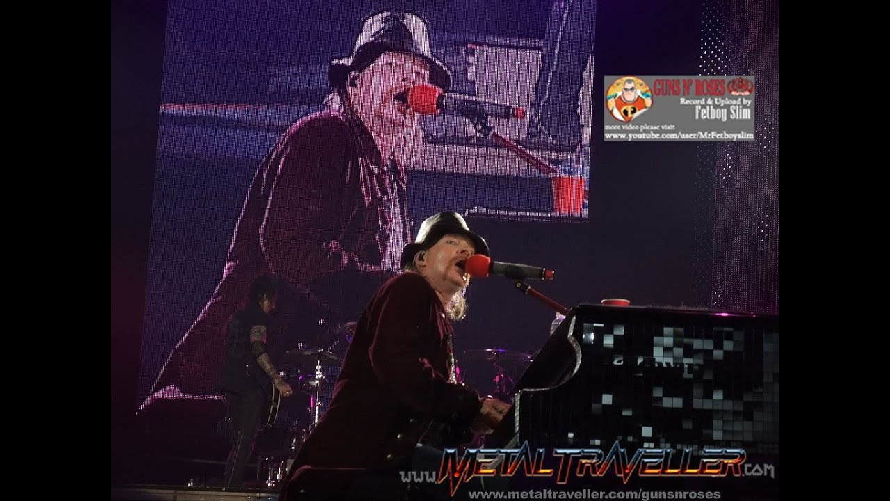 Guns N' Roses GNR - November Rain (Fortus Ashba Thal battle solo guitar ) live in Jakarta Indonesia