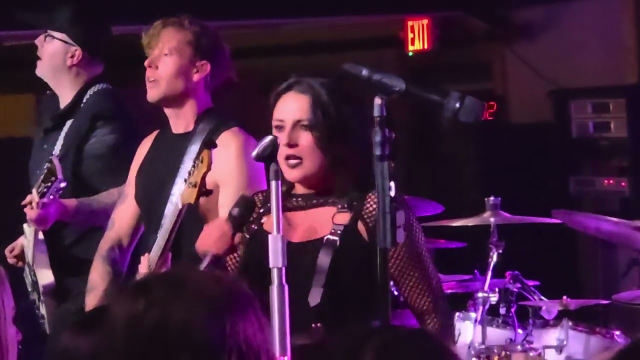 Eva Under Fire - Heroin(e) ☆Artie's Bar & Grill☆ 2-28-26