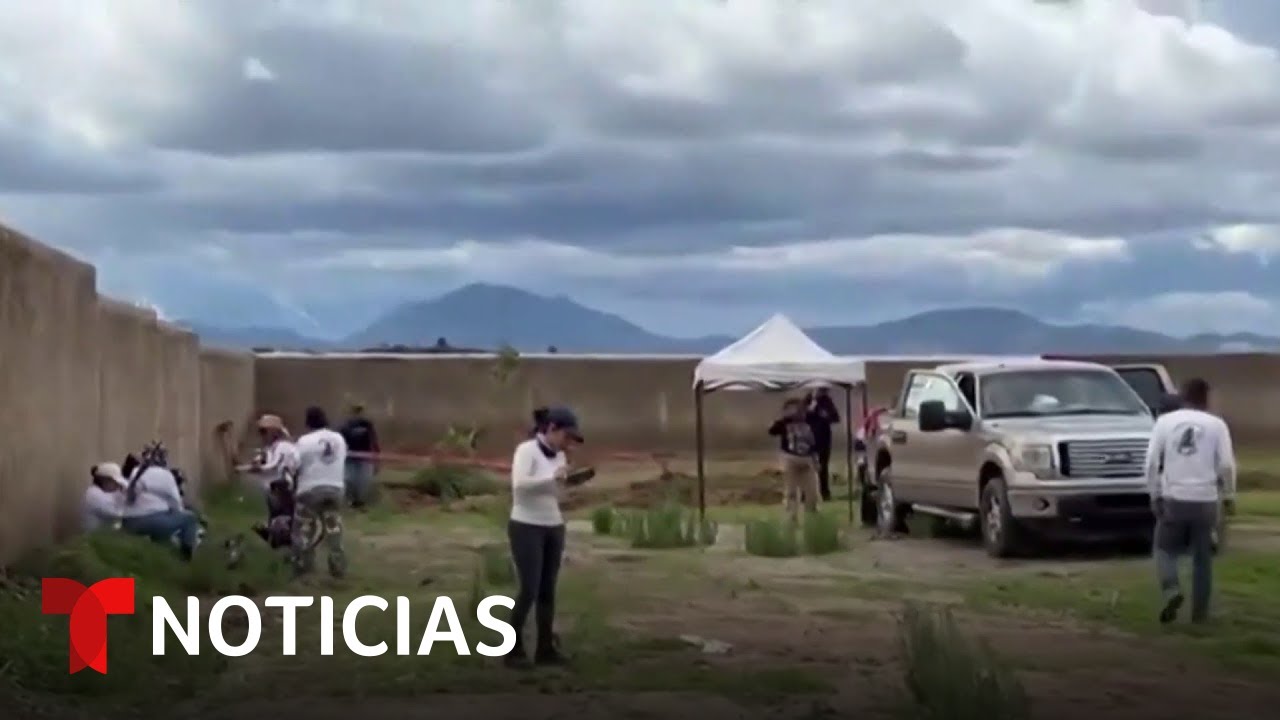 Identifican 18 cuerpos hallados en enorme fosa clandestina de Jalisco | Noticias Telemundo
