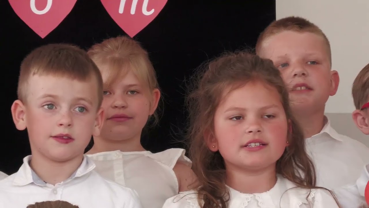 Uczniowie klas I Szkoły Podstawowej Zespołu Szkół w Michałowie dla swoich Mam!