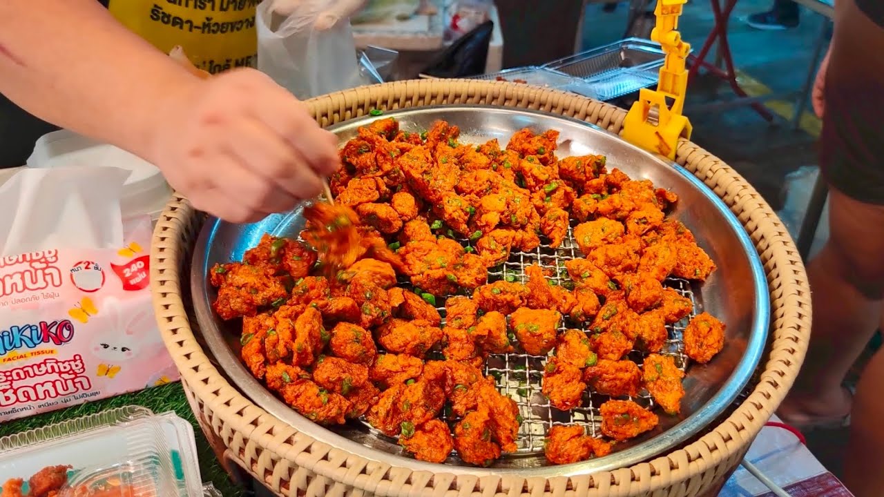 Thai street food for workers at Soi 4 Market, Thailand