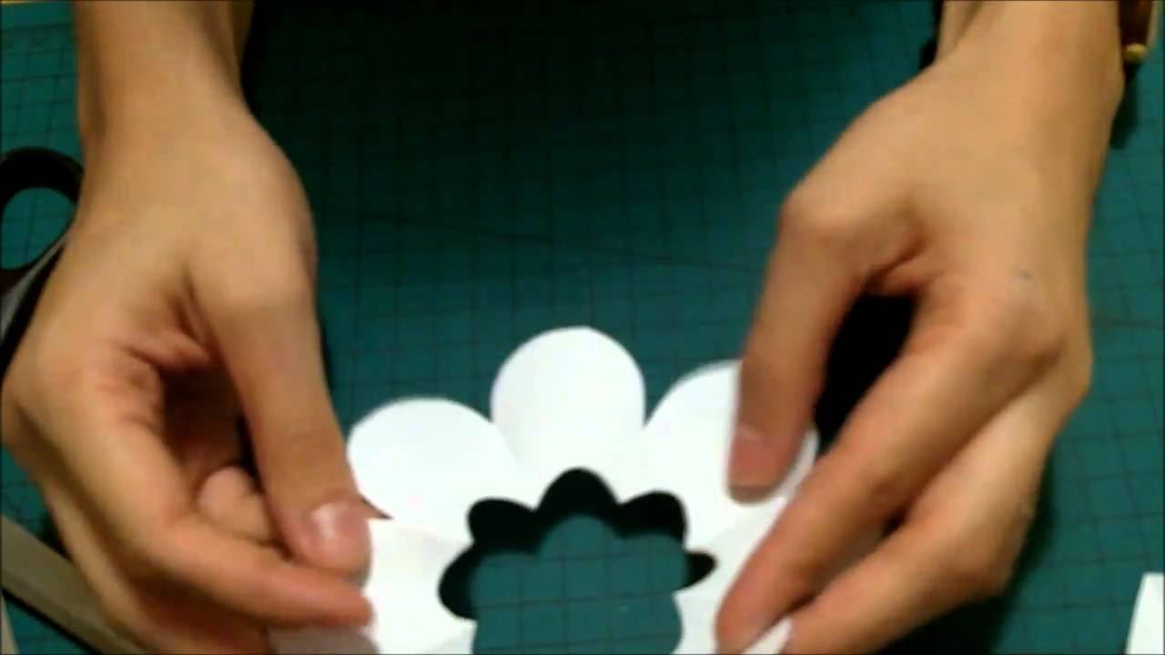 Como fazer  flores de papel para scrapbook