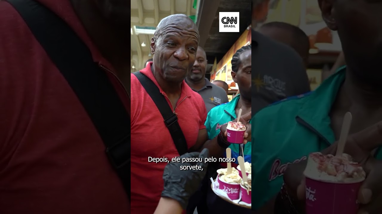 Terry Crews retorna ao mercadão de SP e prova comidas