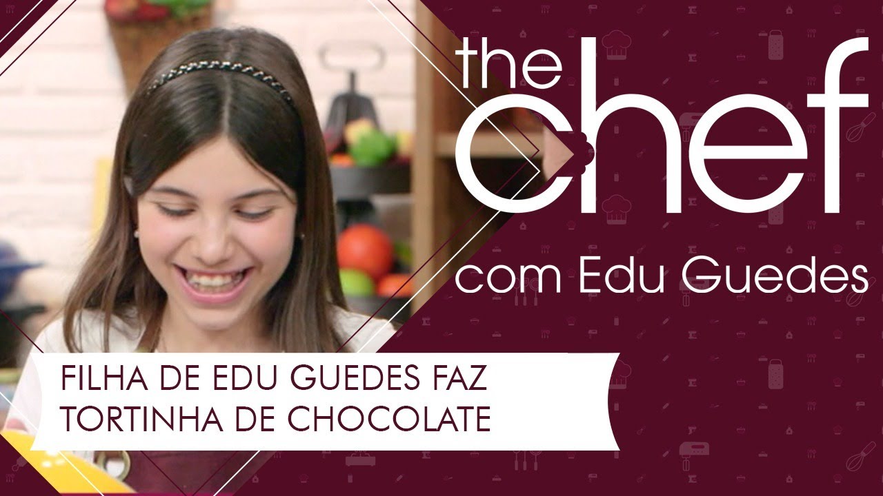 Maria, filha de Edu Guedes, ensina a fazer tortinha de chocolate