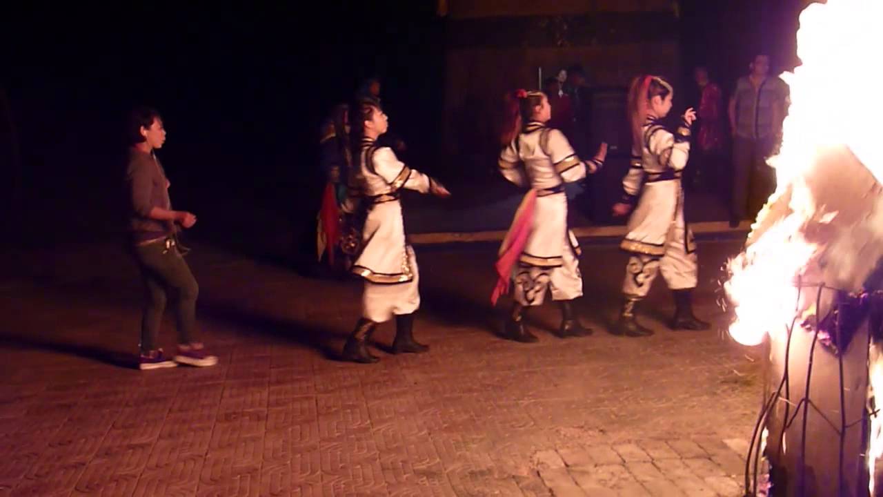 蒙古篝火晚会 - Mongolian bonfire ceremony