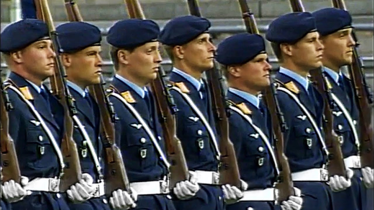 Preußens Gloria/Yorckscher Marsch: Drillteam Wachbataillon/Stabmusikkorps Bundeswehr - Marschmusik