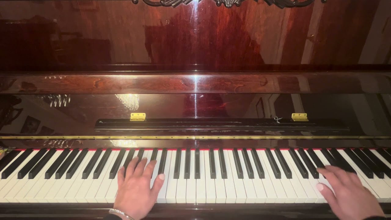Minor hand over hand arpeggio from 12 keys C, C#, D, Eb, E, F, F#, G, Ab, A, Bb, B #fyp #piano 