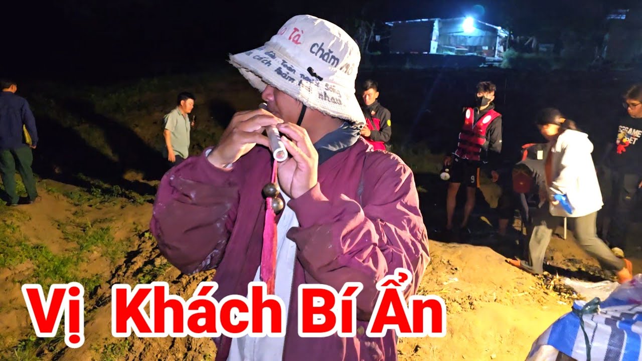 Vị Khách Lạ Đến Đội SOS Quảng Nam Giữa Đêm Khuya Để Làm Gì | Phúc Đà Nẵng