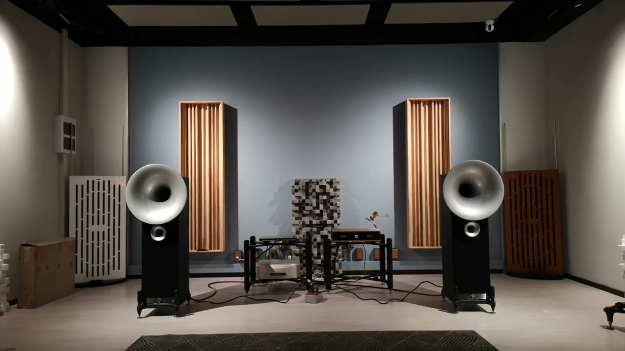 Avant-garde Uno-Fino/Wadax Server/ Devialet 220 pro by Maurice studio