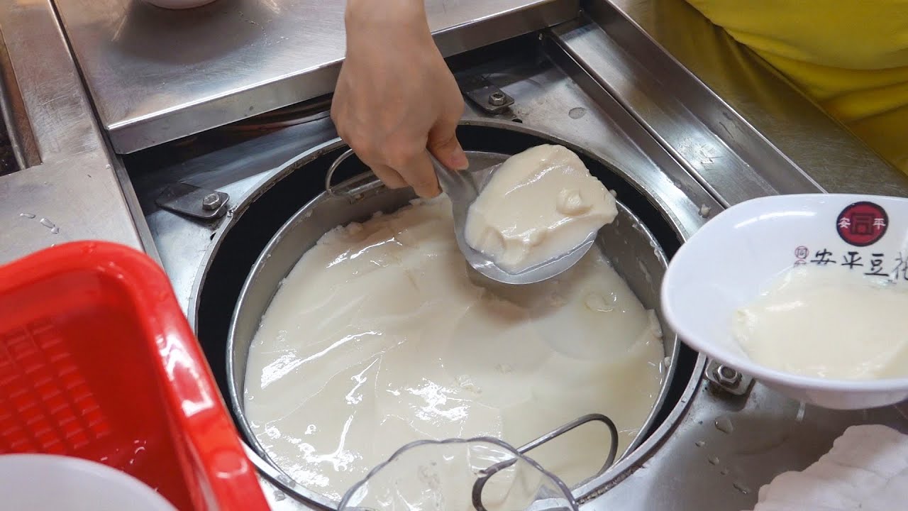 Sweet Tofu Pudding / 安平豆花 - Taiwanese Street Food