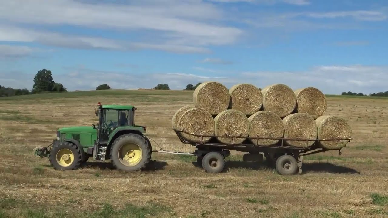 TRAKTORY NA POLÍCH - BALÍKY SLÁMY. ZETOR + JCB + JOHN DEERE.