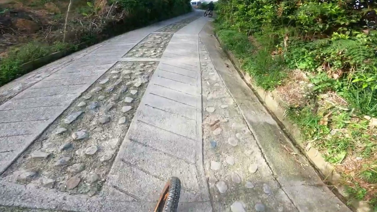 Ascenso al Kilómetro  16 por la vía al Santísimo.