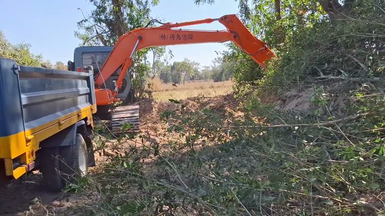 กว่าจะได้แต่ล่ะรถ รีวิวรถแม็คโครตักดินคันสระต้นไม้รกๆ hitachi ex120-3 เอาอยู่ #ศรีสะเกษแม็คโครซิ่ง