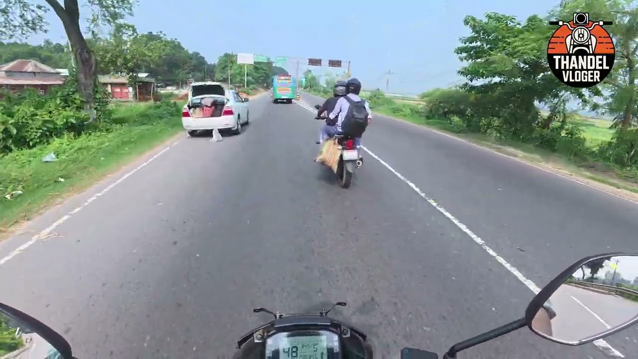 মানিকগঞ্জ থেকে আরিচা ঘাট  আঞ্চলিক রাস্তা ধরে চলে যাই