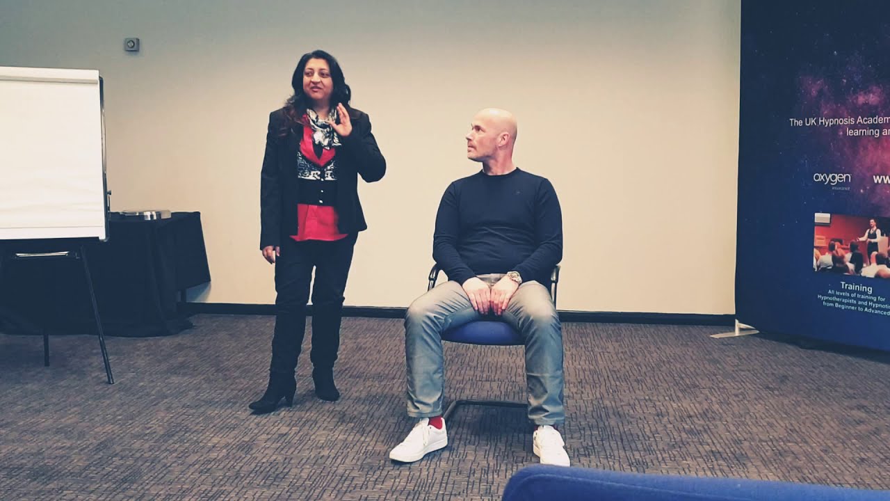 Rapid Hypnosis Induction Demo with Dee at the UK Hypnosis Academy CPD Training