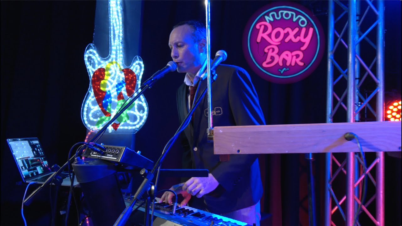 MEGAHERTZ tra elettronica “Estetica” e “Tute colorate” per bambini al Nuovo Roxy Bar