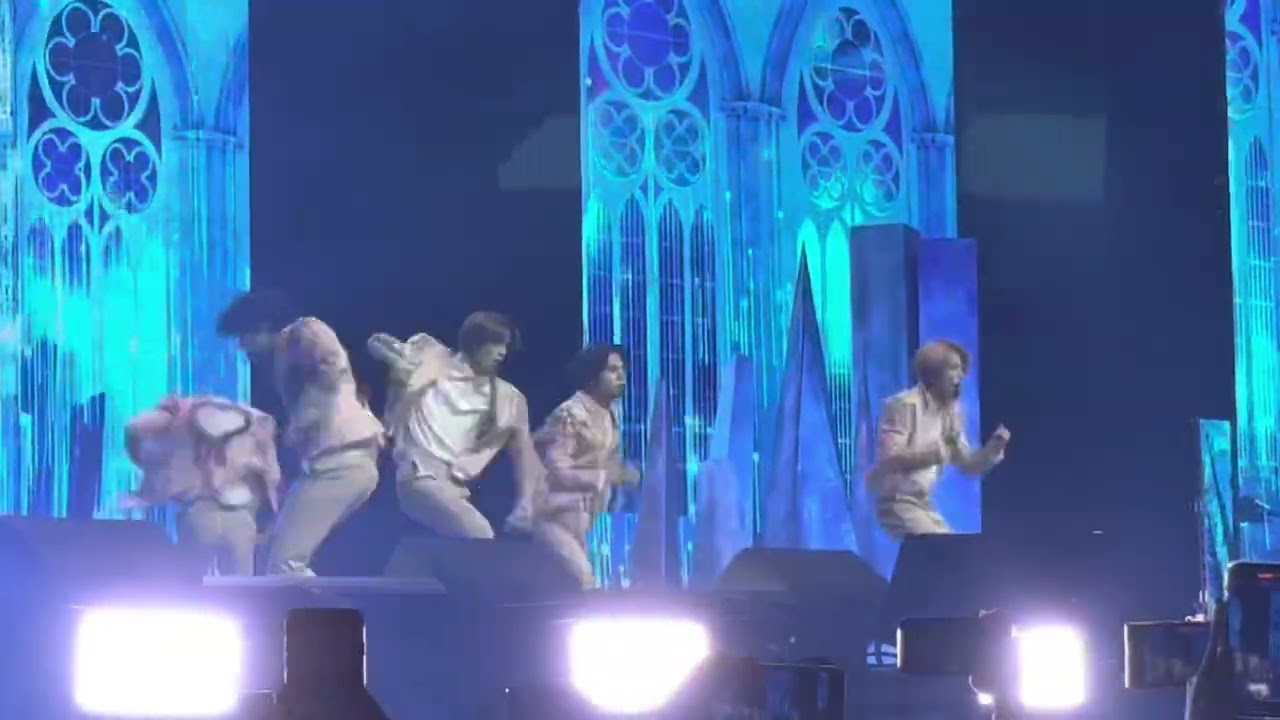 0X1=LOVESONG (I Know I Love You) - TXT in Manila day 1 2022.10.27