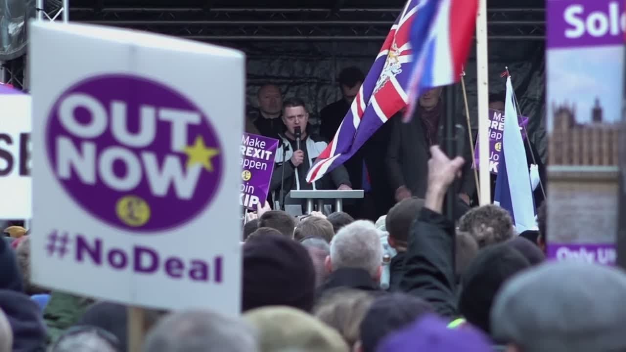 Pro and anti-Brexit protesters rally in London