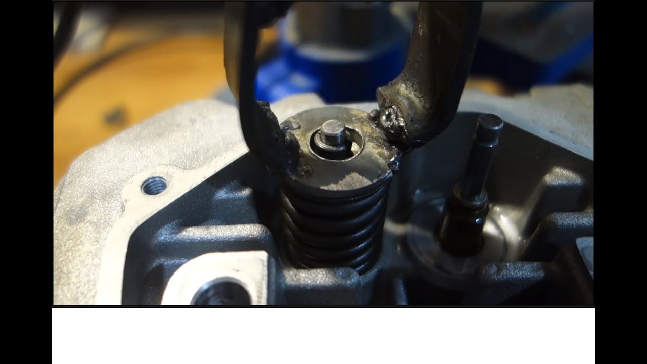 Smontaggio molle valvole testata Guzzi fai da te