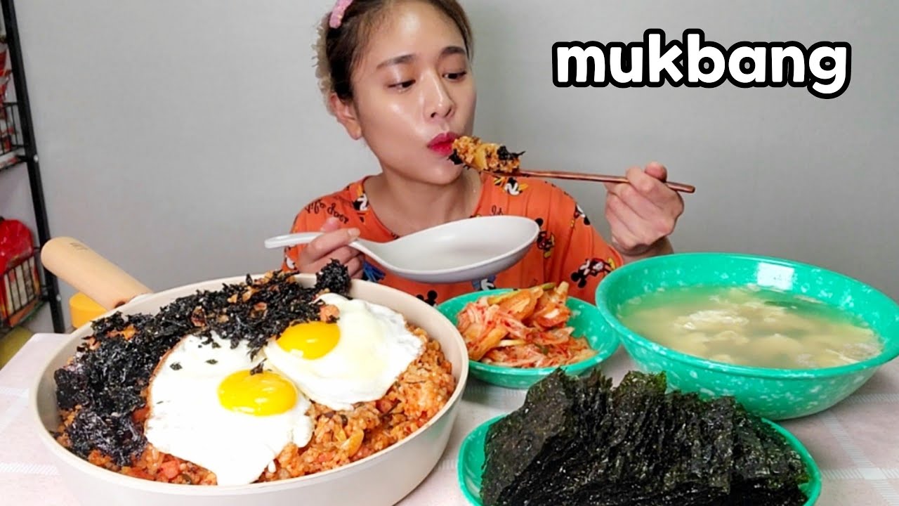 집밥먹방:)오늘은 쪼~~끔 매운 김치볶음밥 먹방Korean Food a little spicyKimchi Fried Rice Mukbang eating show
