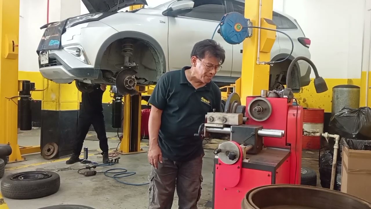 Toyota Rush.... Palit ng drive belt, brake pad, pms.....