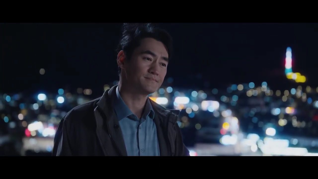 孟耀辉以送白菊回家为名，带她来到可以俯瞰整个天多市的天台。接着观夜景的机会，用鑫海集团和多家经济发展公司作对比，意在暗示鑫海没问题 #生命树 #杨紫 #胡歌