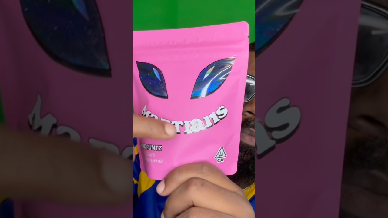 🚀 Smoking Pink Runts with Martians?! 👽🔥 Is This Strain Really Out of This World? 🌍💨