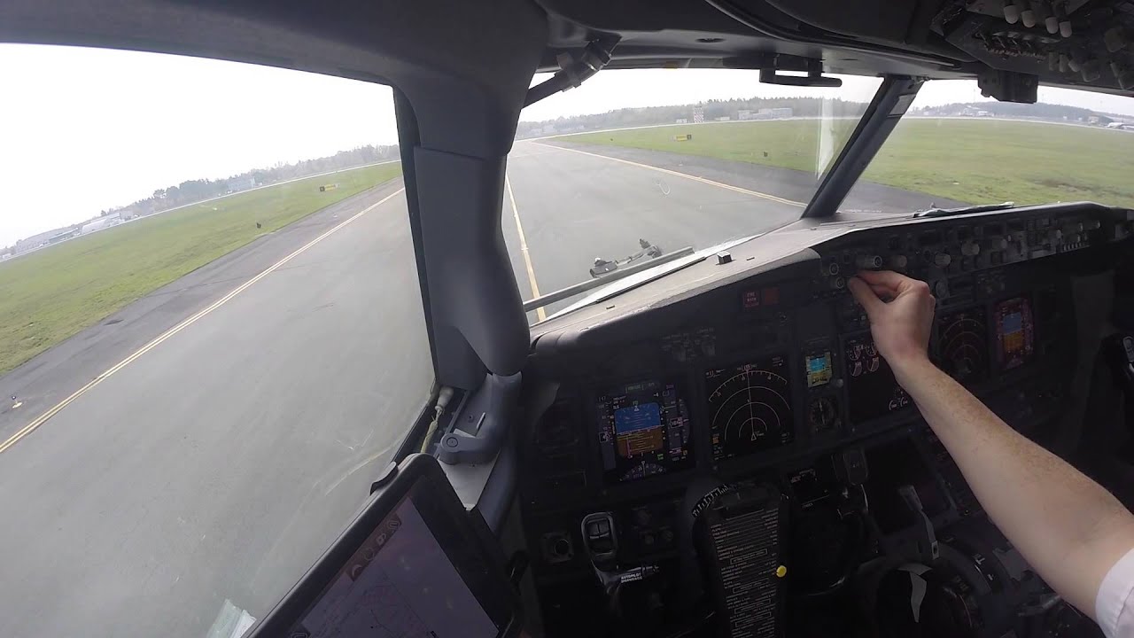 Modlin Approach  Boeing 737-800 Cockpit View