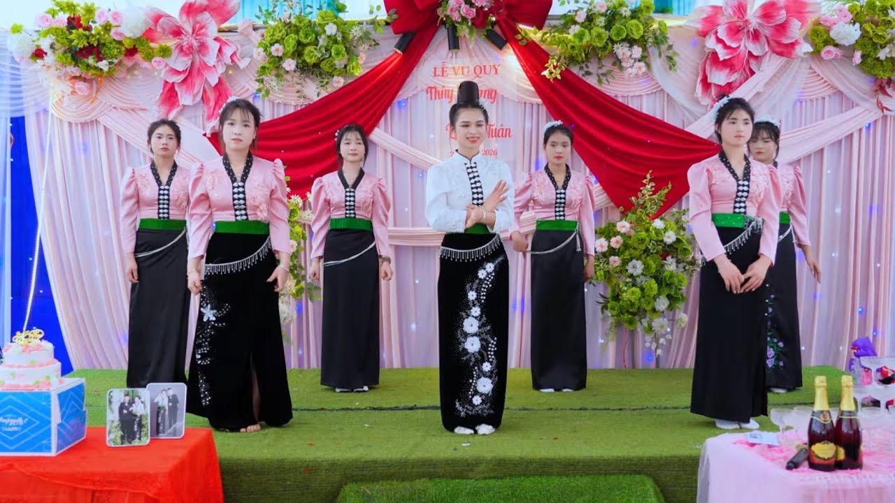 Vũ Điệu - Lucky - Do Cô Dâu Xinh Đẹp Thuỳ Chang & Đội Văn Nghệ Gia Đình Thể Hiện
