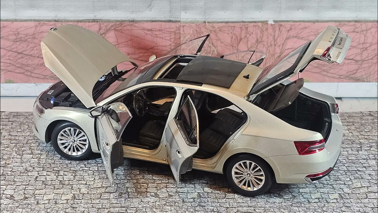 1/18 Skoda Superb. Dealer edition.