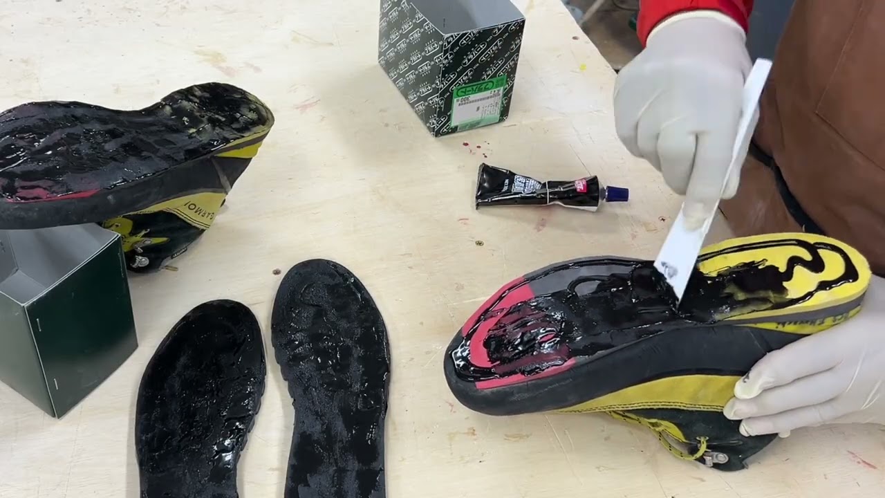 靴底が剥がれた登山靴の靴底再接着