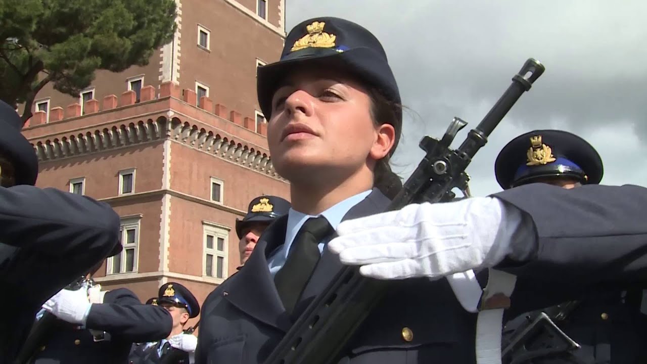 Il Presidente Renzi alle celebrazioni per i 70 anni della Repubblica (02/06/2016)