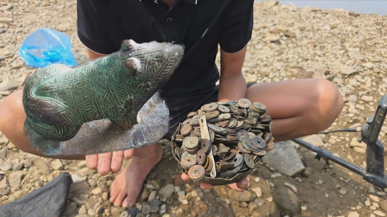 Phát Hiện Một Con Cóc Trên Mặt Trống Đồng Và Một Ngày Bội Thu Đồng Xu Cổ