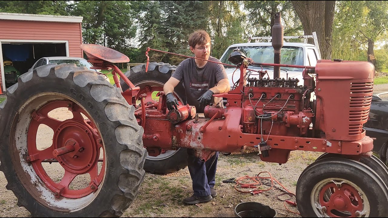 Auction Farmall H | DRIVES Under It's Own Power!