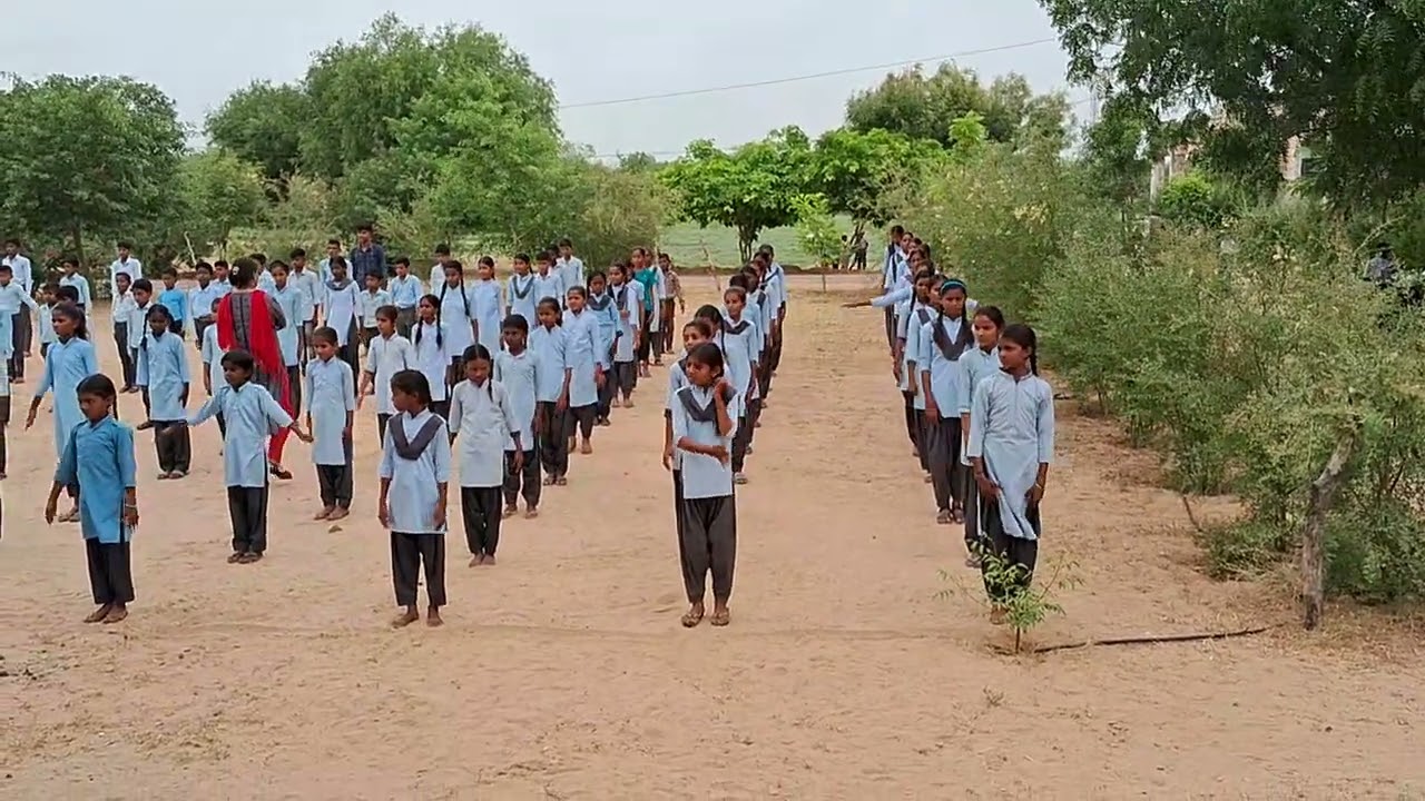 Yoga [pt]School me ese सिखाए 
