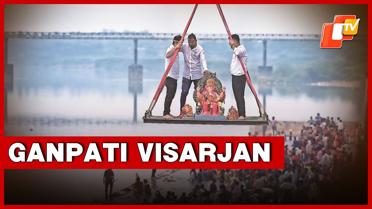 Surat, Gujarat: The Ganpati Visarjan ceremony underway