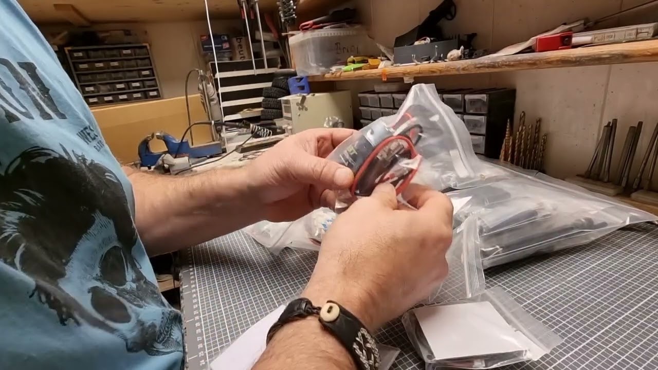 DC8 CROSS RC UNBOXING