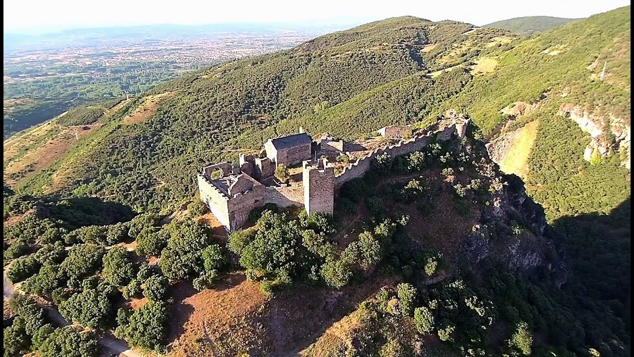 CASTILLO DE CORNATEL - La herencia de Ulver - Santalla del Bierzo - León (A vista de dron...)