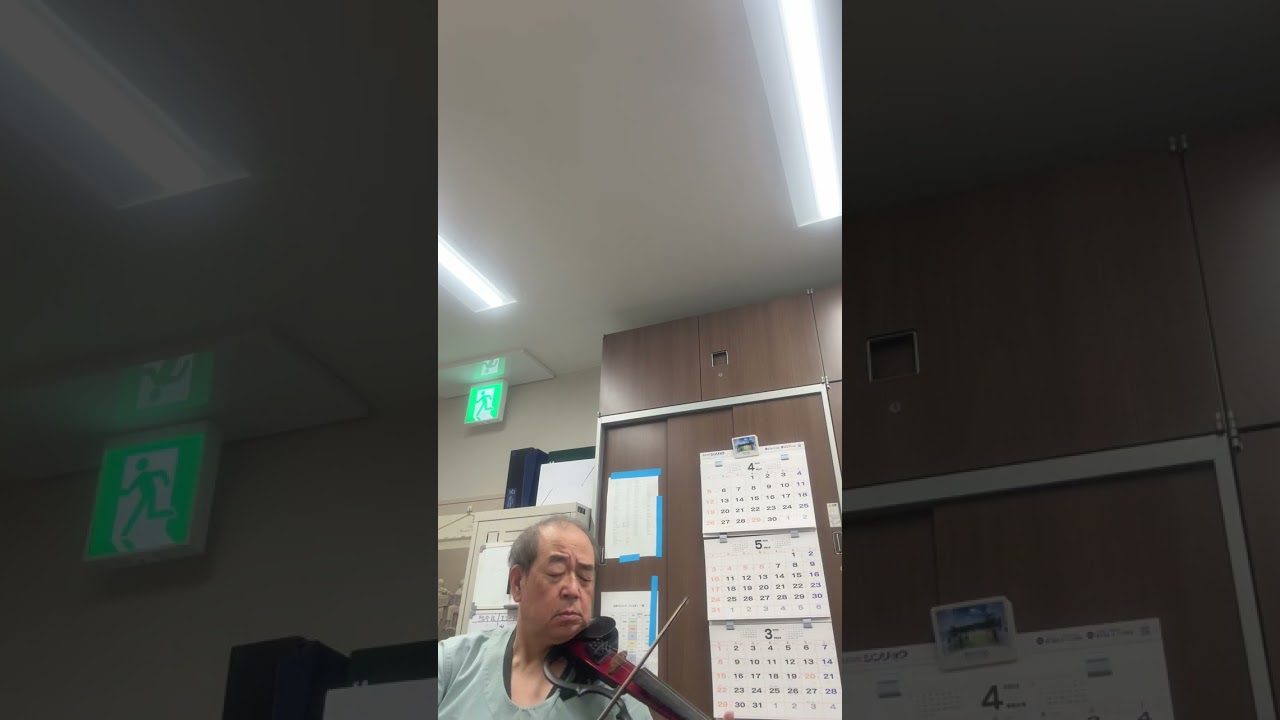 Zigeunerweisenを無伴奏で。サイレントバイオリンで弾いてます。