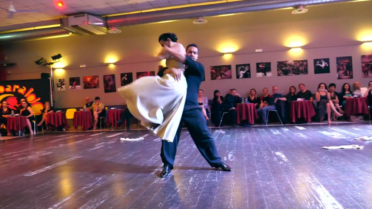 TANGO ESCENARIO  di SARA LUPPARELLI Y BYRON TORRES